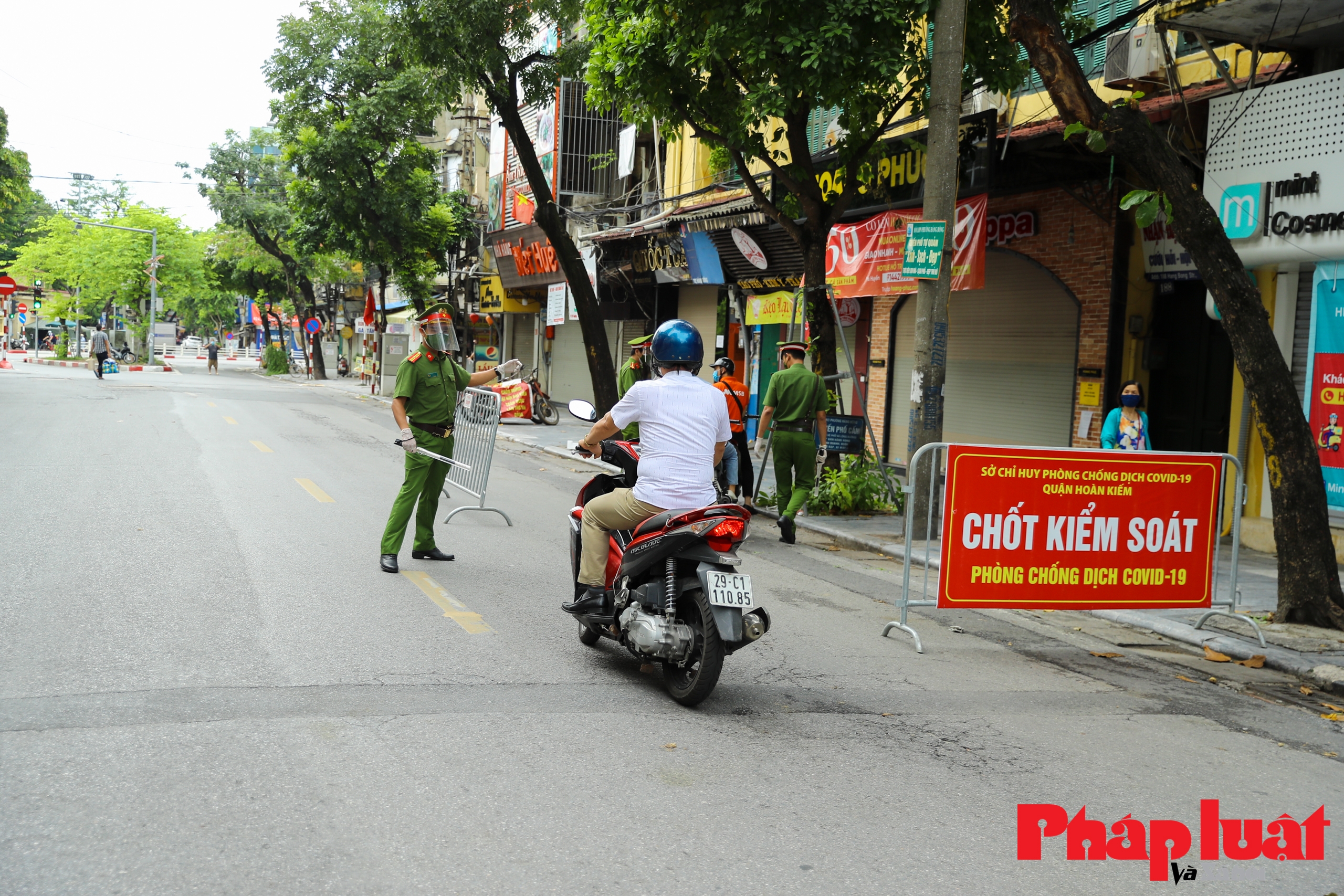 Hà Nội: Siết chặt kiểm tra phương tiện ra vào phố cổ, nhiều trường hợp quay đầu bỏ chạy