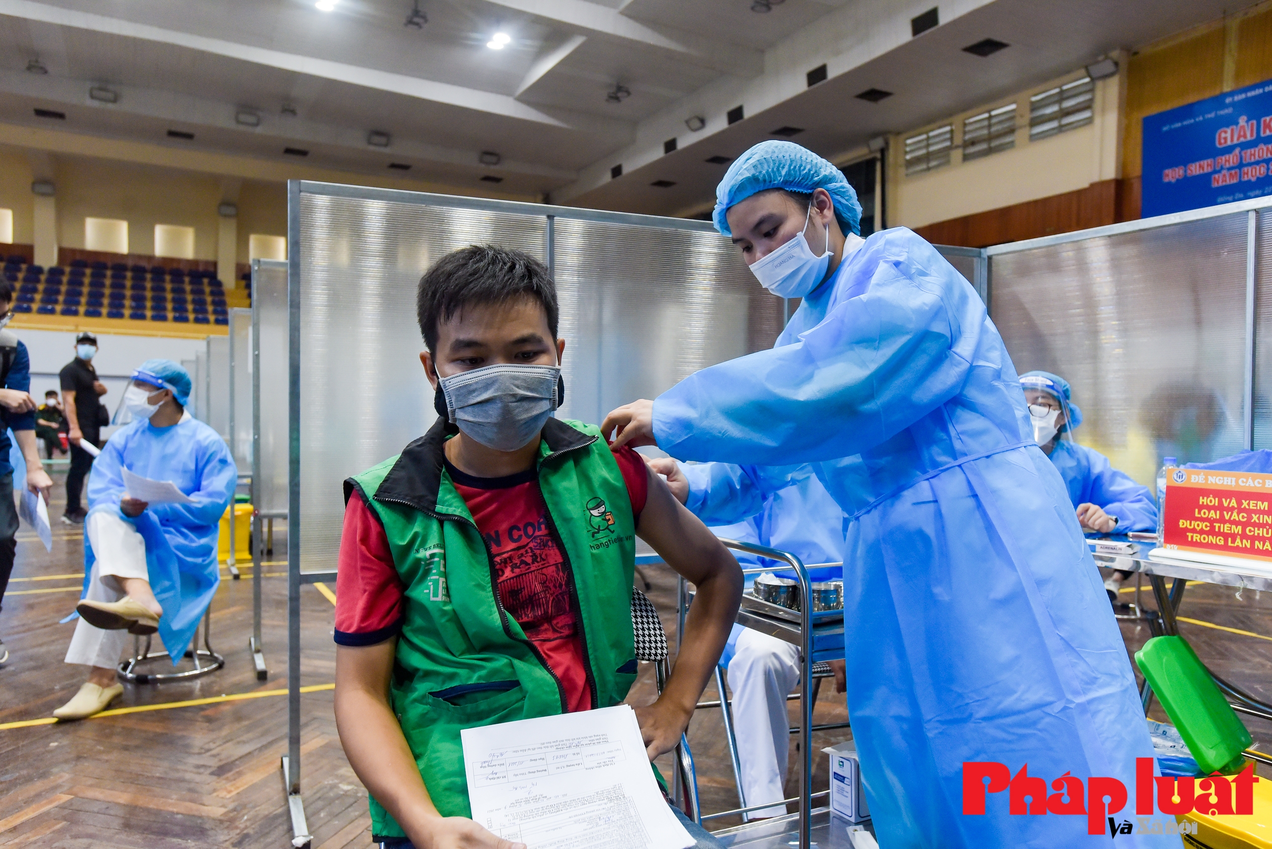 Hà Nội bắt đầu triển khai tiêm vắc xin COVID-19 cho tài xế giao hàng