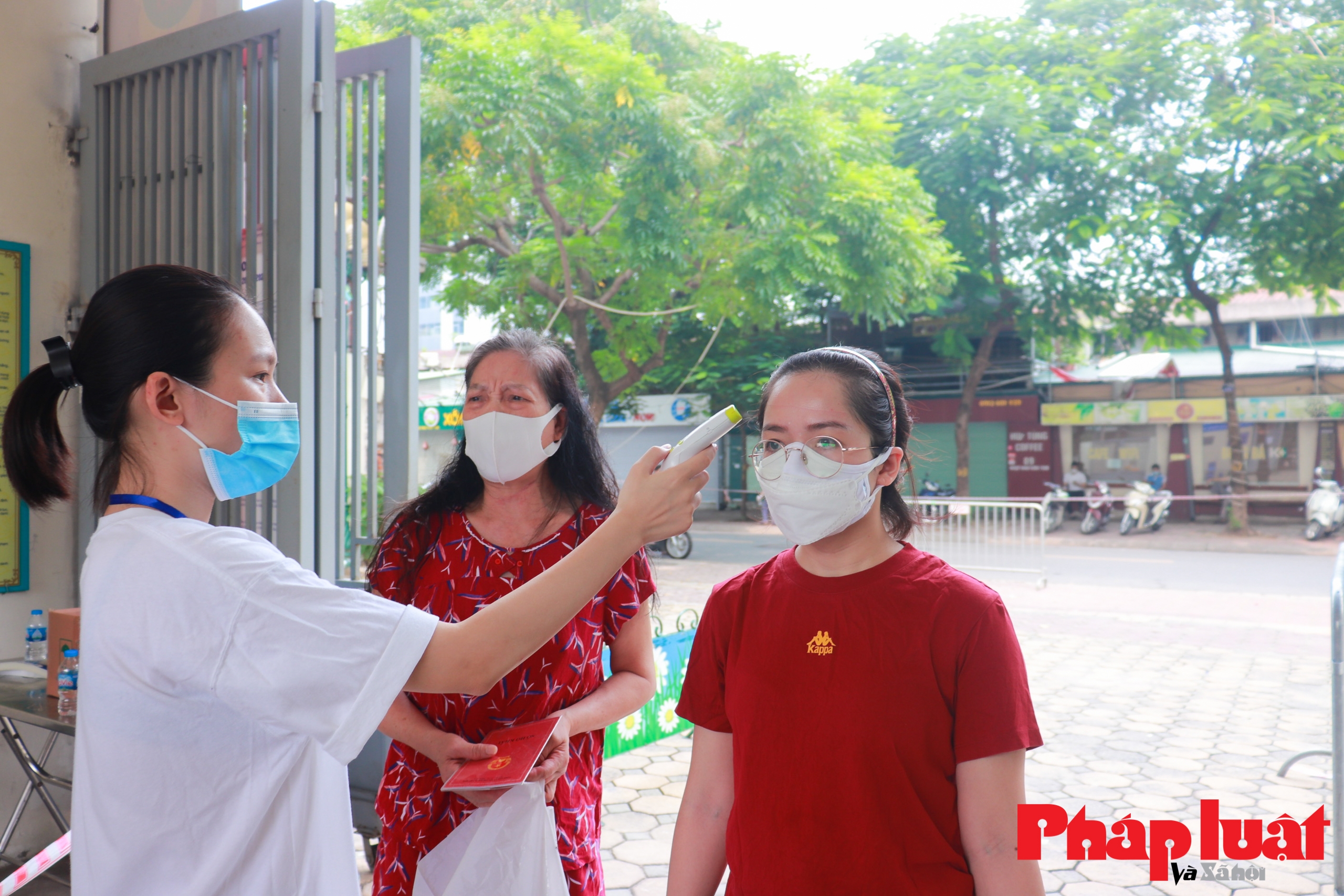 Cận cảnh trạm y tế lưu động tại Hà Nội hỗ trợ phòng chống dịch COVID 19