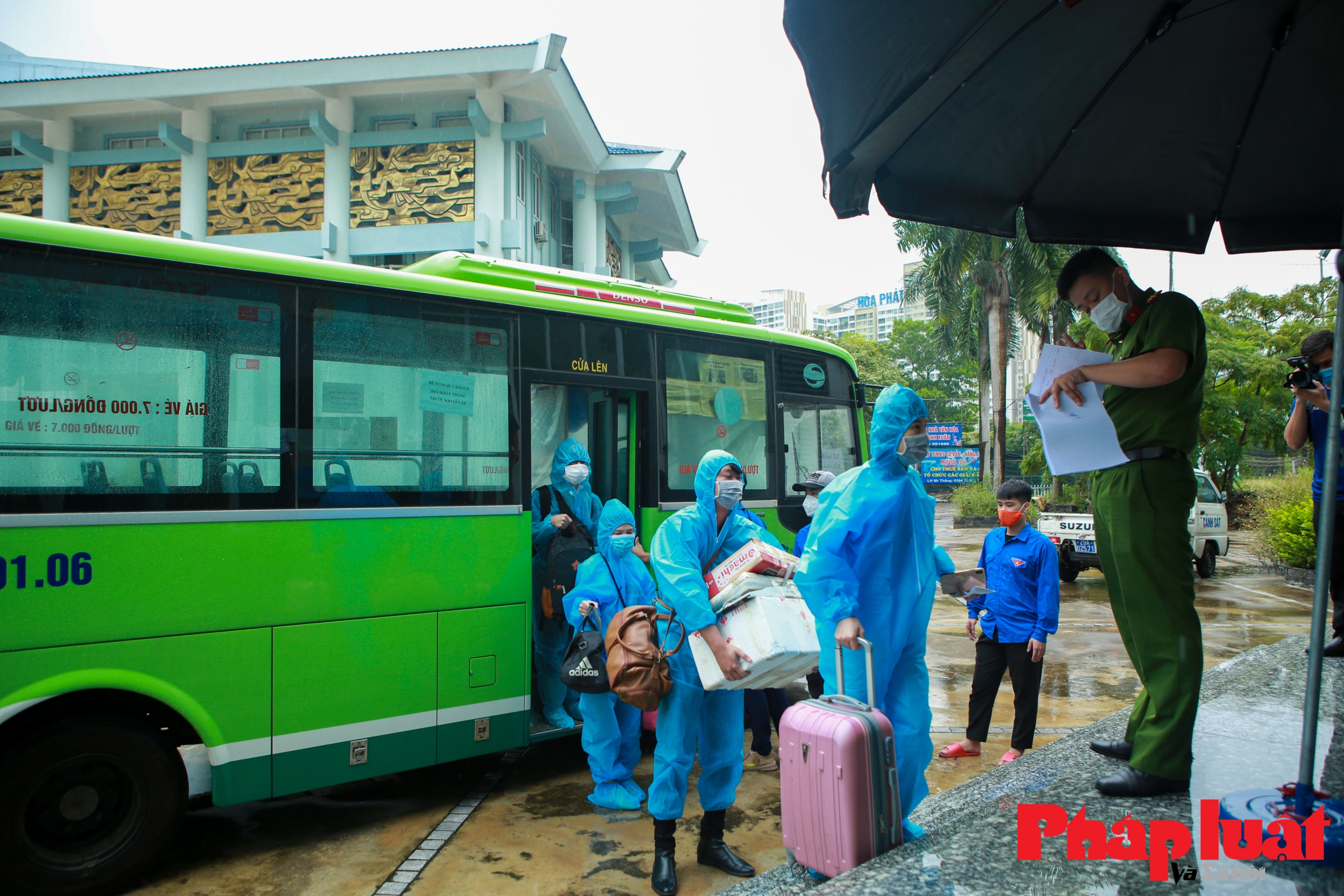 Người dân phường Thanh Xuân Trung phấn khởi trở về nhà sau hơn 20 ngày cách ly