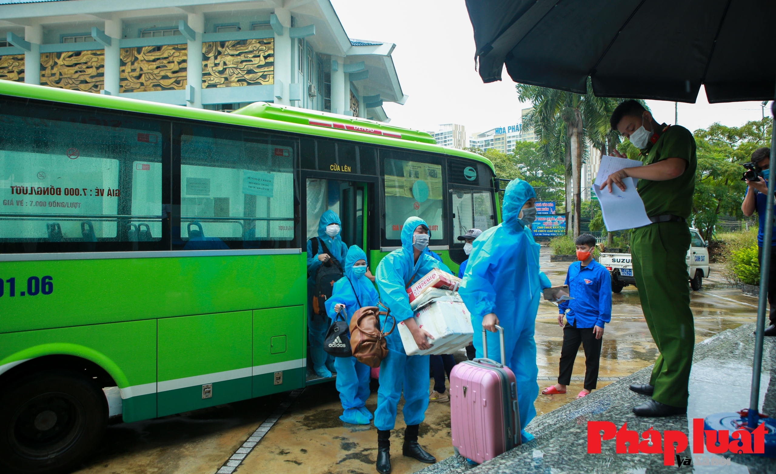 Người dân phường Thanh Xuân Trung phấn khởi trở về nhà sau hơn 20 ngày cách ly