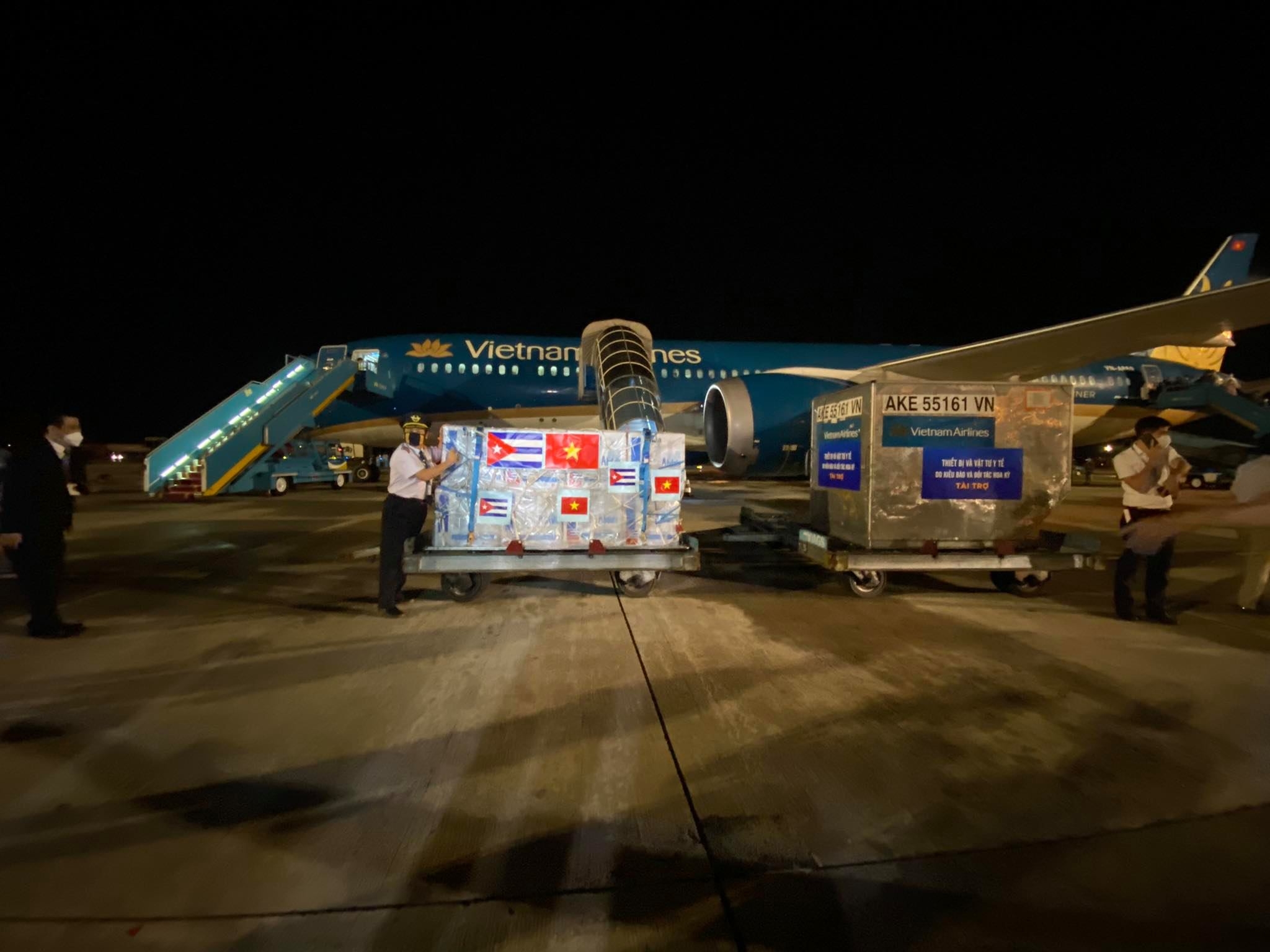 Hơn 1 triệu liều vắc xin COVID-19 Cuba hạ cánh tại sân bay Nội Bài
