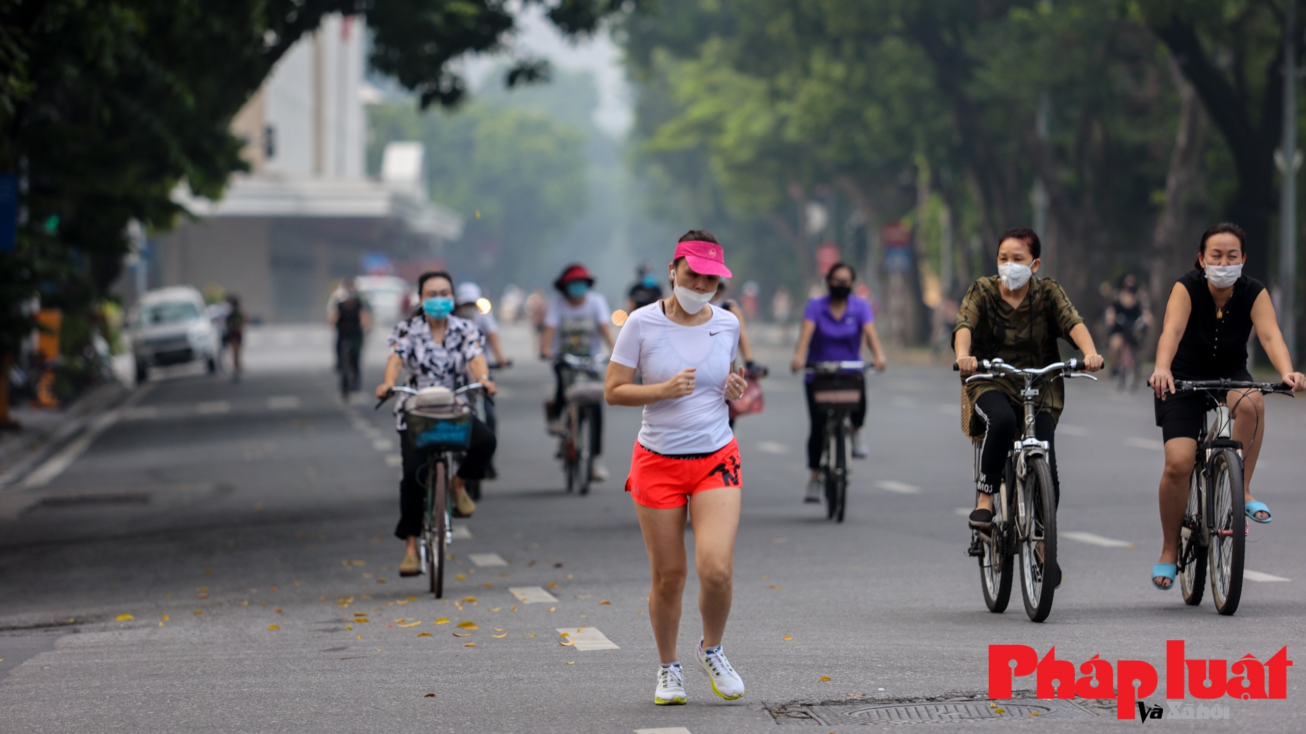 Người Hà Nội hồ hởi ra đường tập thể dục