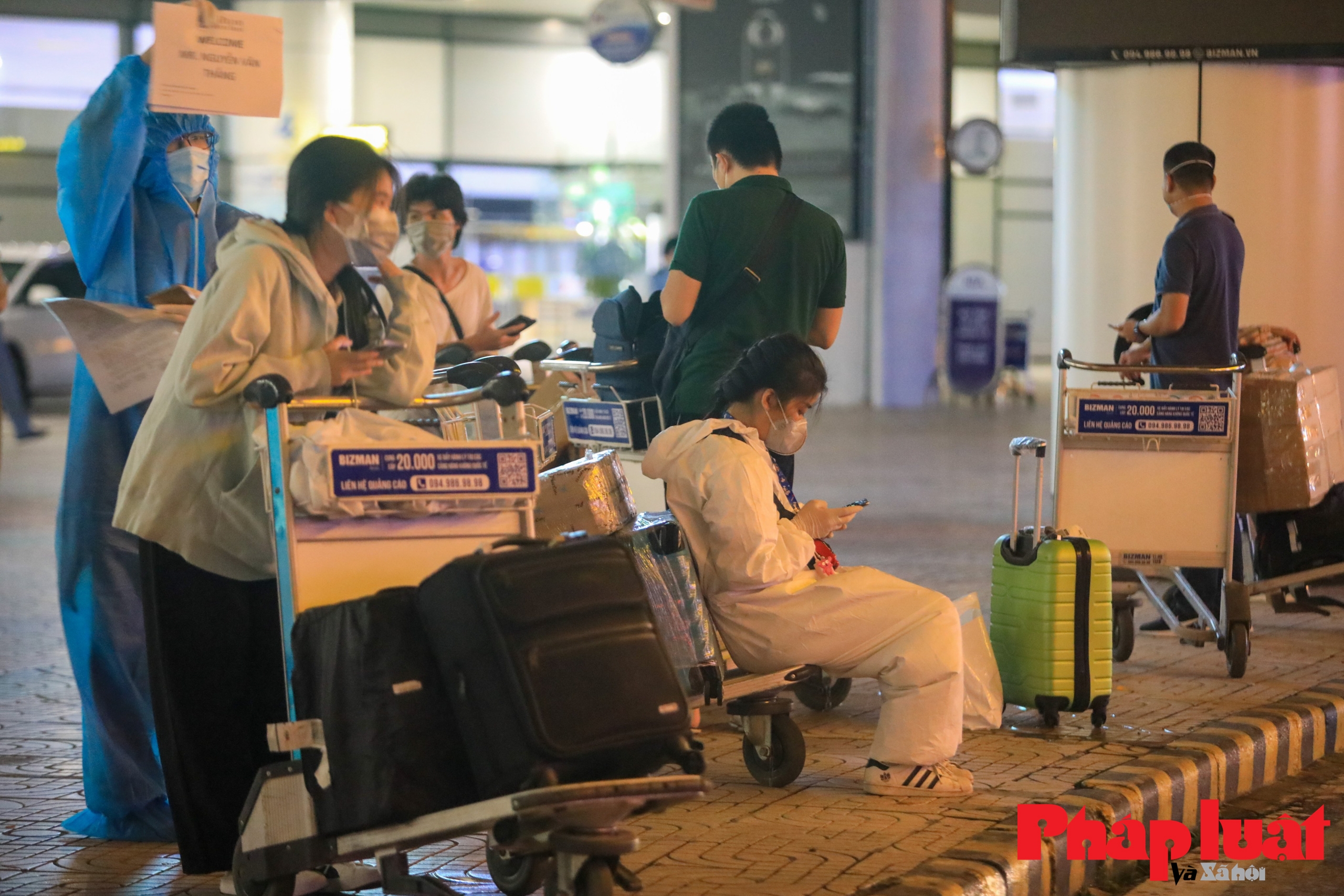 Cận cảnh chuyến bay thương mại đầu tiên từ TP HCM tới Hà Nội sau giãn cách