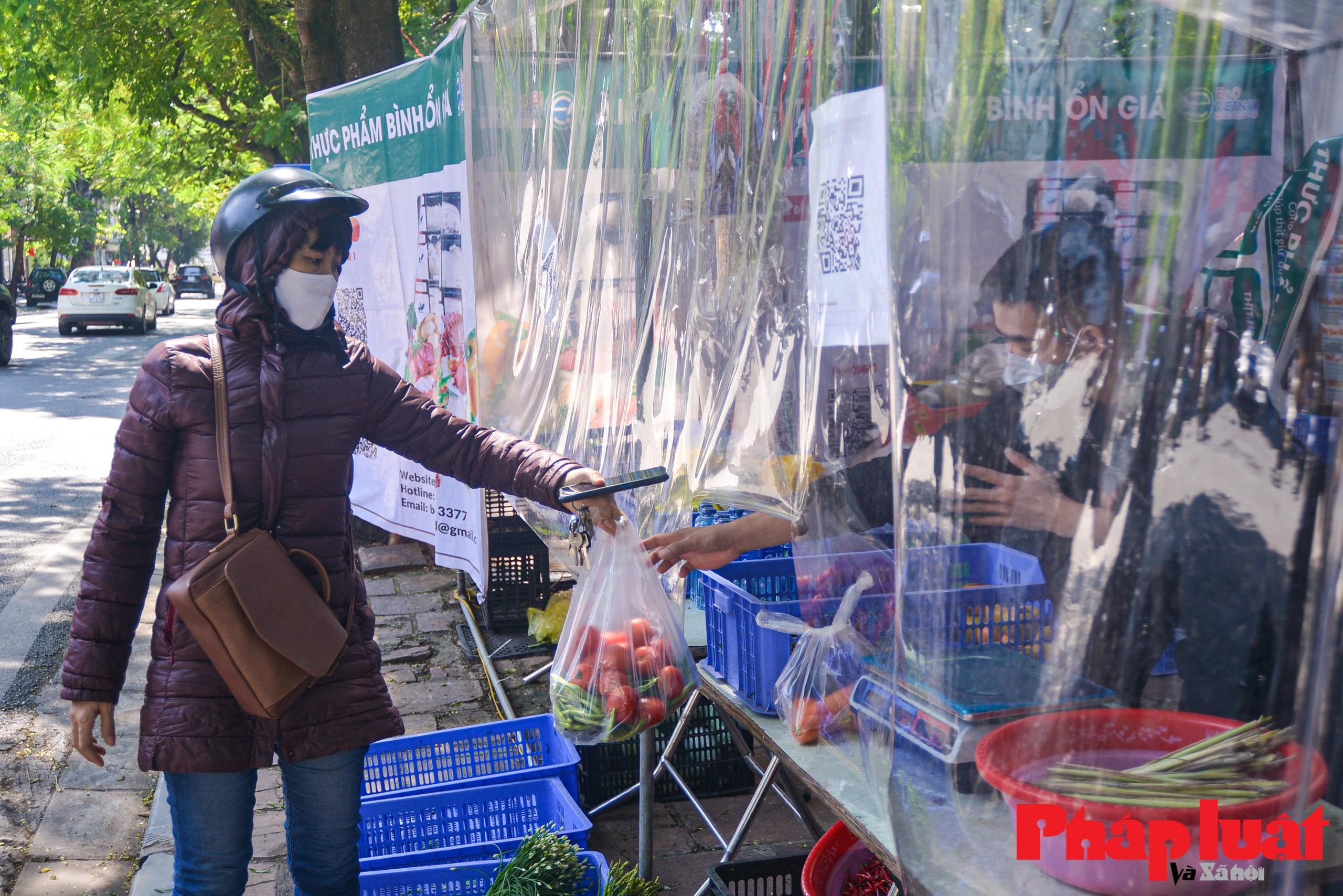 Chợ phiên đặc biệt đổi rác lấy thực phẩm ở Hà Nội