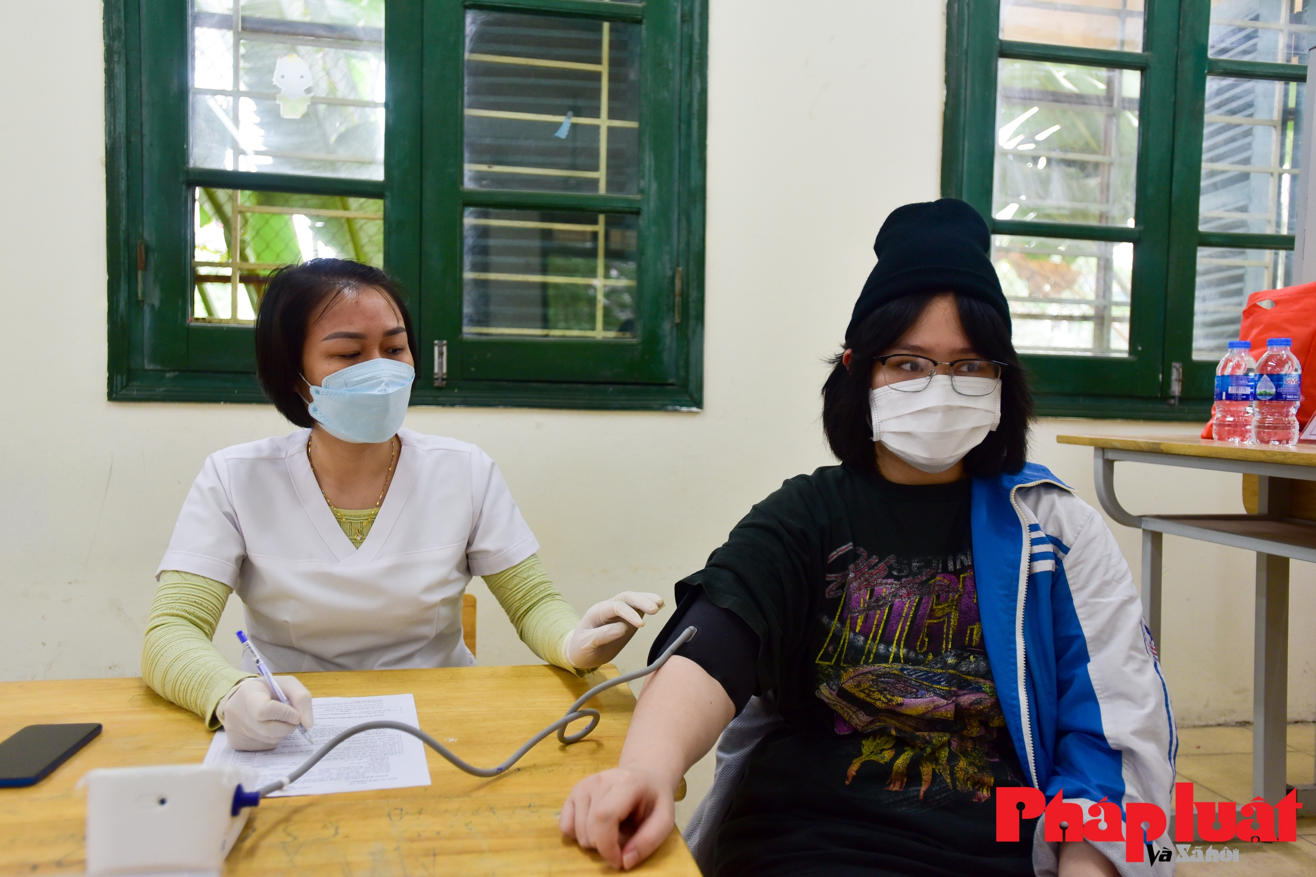 Hà Nội bắt đầu tiêm vắc xin COVID-19 cho học sinh Trung học phổ thông