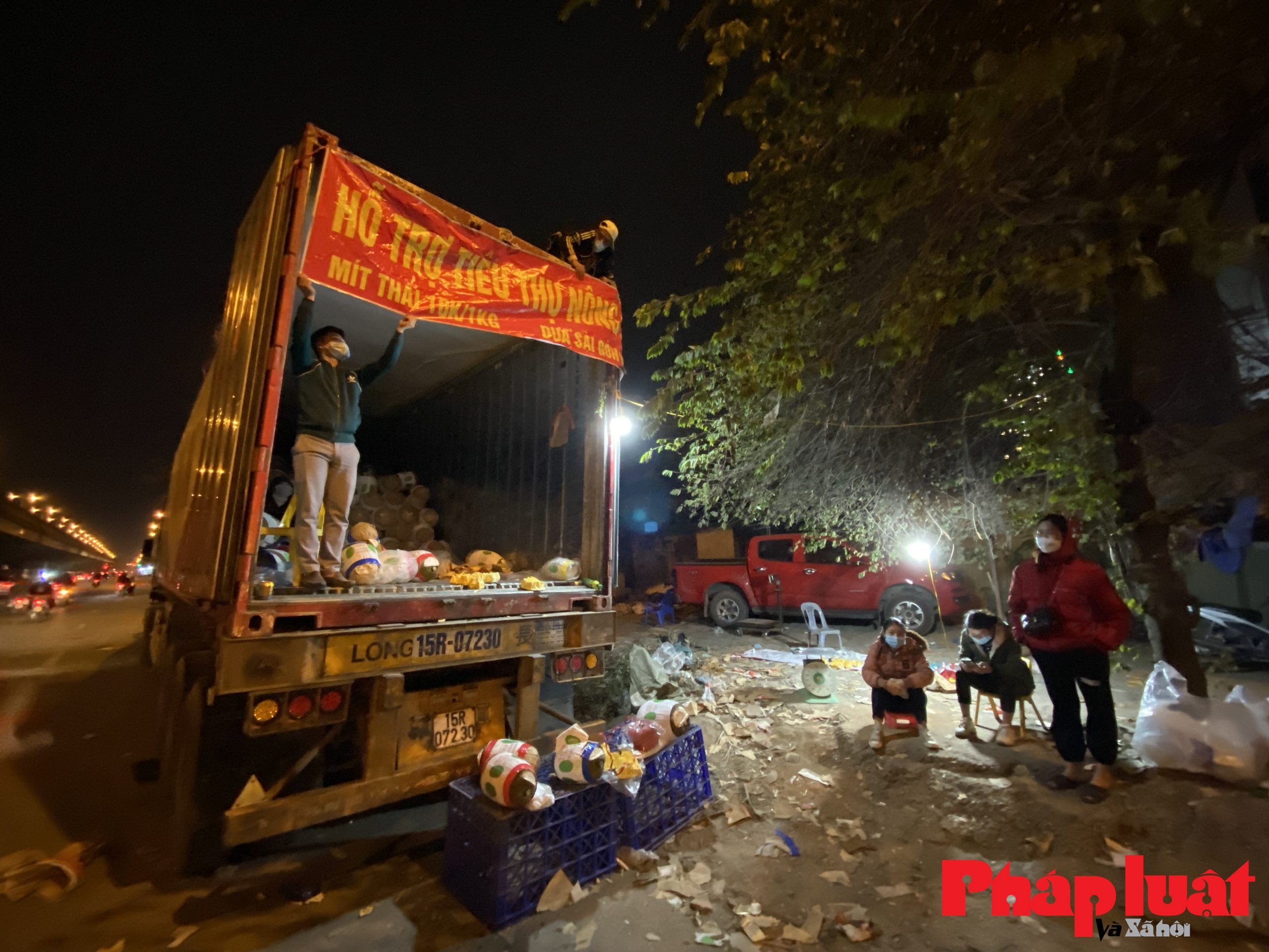 Xuyên đêm giải cứu mít từ cửa khẩu quay đầu về Hà Nội
