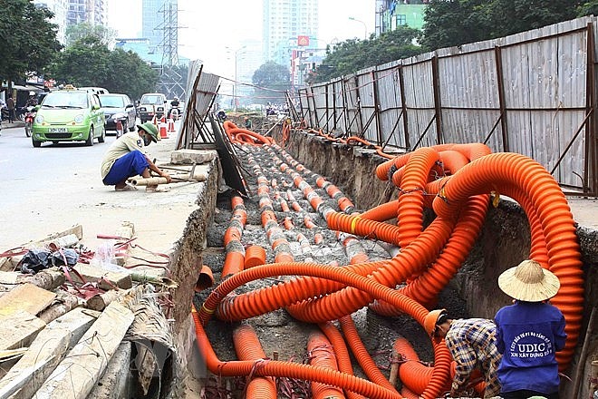 12 quận nội thành, một số tuyến huyện Thanh Trì, Gia Lâm và thị xã Sơn Tây sẽ được hạ ngầm hệ thống đường dây, cáp viễn thông trong thời gian tới.