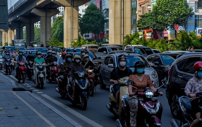 Mật độ các phương tiện tham gia giao thông lớn là một trong những nguyên nhân gây ra ô nhiễm không khí.