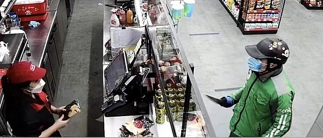 Vụ cướp tại cửa hàng Circle K: Lộ mặt gã cướp  “bắt cá hai tay” gây ra nhiều vụ án khác