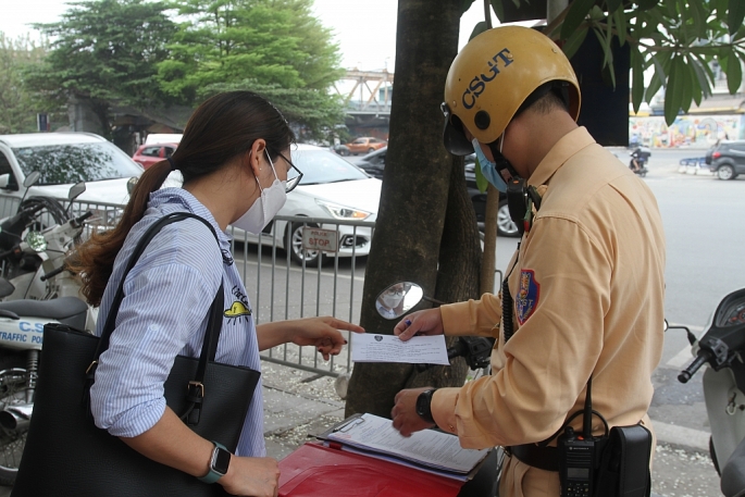 CSGT Hà Nội đẩy mạnh tuyên truyền dịch vụ công trực tuyến trong xử  phạt VPHC