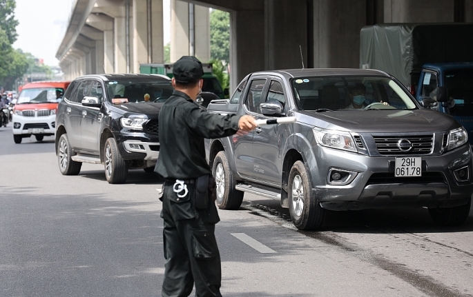 141 Hà Nội phát hiện thanh niên dùng giấy đi đường khống chở người về Sơn La