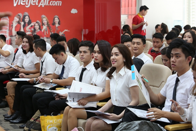 tung bung ngay hoi tuyen dung tiep vien vietjet thang 1 2019