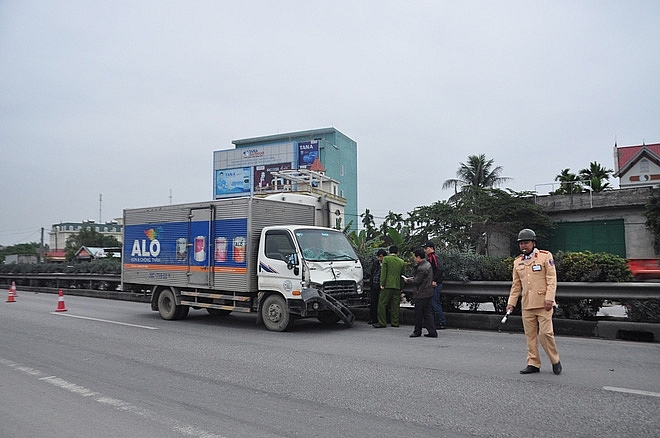 tai xe xe tai gay tai nan khien 8 nguoi chet o hai duong duong tinh voi ma tuy