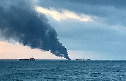 Cháy tàu đang truyền nhiên liệu, ít nhất 20 người chết và mất tích
