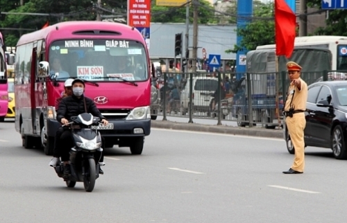 Kiểm soát chất lượng dịch vụ vận tải và bảo đảm ATGT cho khách du lịch