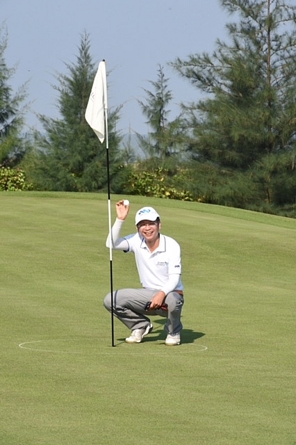 golfer don tin vui dau nam voi lien tiep cac giai hio khung do tap doan flc trao tang