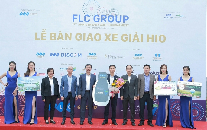 trao 8 xe sang mercedes cho golfer dat hio flc lam day song cong dong golf viet