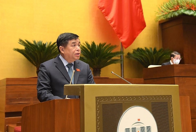 Bộ trưởng Bộ KH&ĐT Nguyễn Chí Dũng báo cáo tại Kỳ họp. Ảnh: Quochoi.vn
