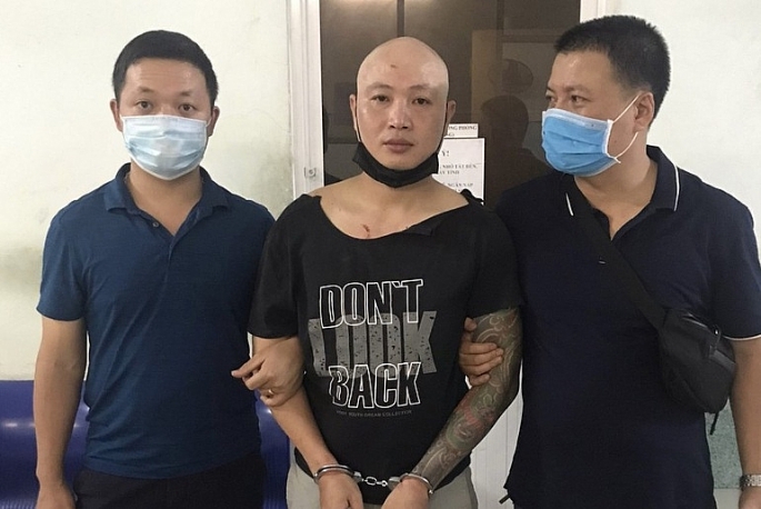 Đối tượng Nguyễn Văn Sơn bị lực lượng công an bắt giữ sau 11 năm trốn nã 