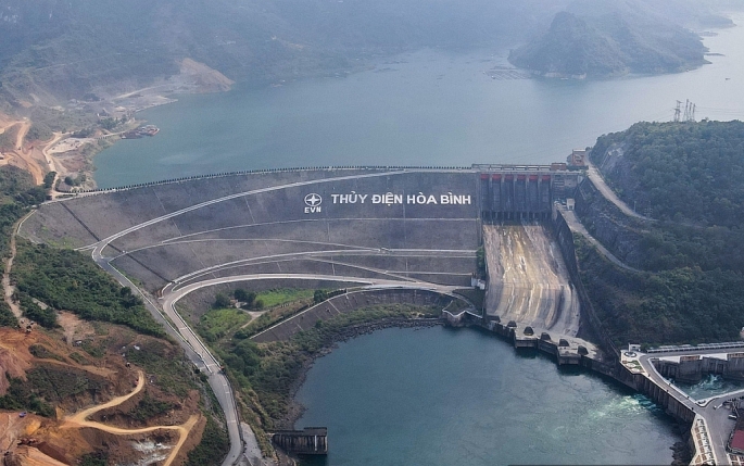 Trạm bơm Trung Hà giảm công suất do lòng sông Đà bị hạ thấp
