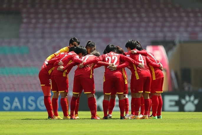Đội tuyển nữ Việt Nam thể hiện sự đoàn kết, quyết tâm trước khi trận đấu bắt đầu.