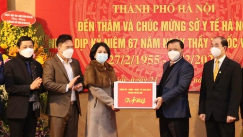 Bí thư Thành ủy Hà Nội Đinh Tiến Dũng thăm, chúc mừng Ngày Thầy thuốc Việt Nam