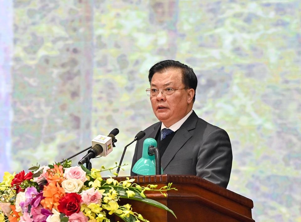 Bí thư Thành ủy Hà Nội Đinh Tiến Dũng phát biểu tại hội nghị.