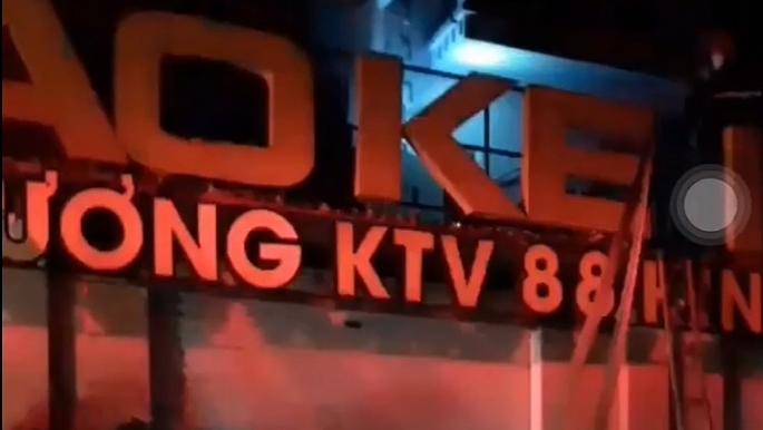 Cháy quán karaoke lúc rạng sáng, 2 vợ chồng tử vong