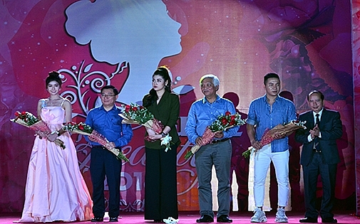 Nữ sinh Đại học TN&MT Hà Nội đăng quang “HUNRE BEAUTY 2018” nu sinh dai hoc tnmt ha noi dang quang hunre beauty 2018