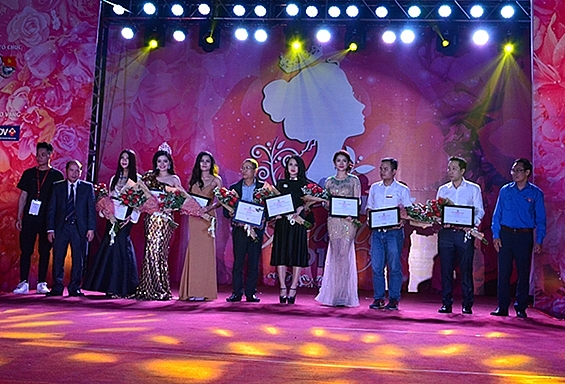 Nữ sinh Đại học TN&MT Hà Nội đăng quang “HUNRE BEAUTY 2018” nu sinh dai hoc tnmt ha noi dang quang hunre beauty 2018