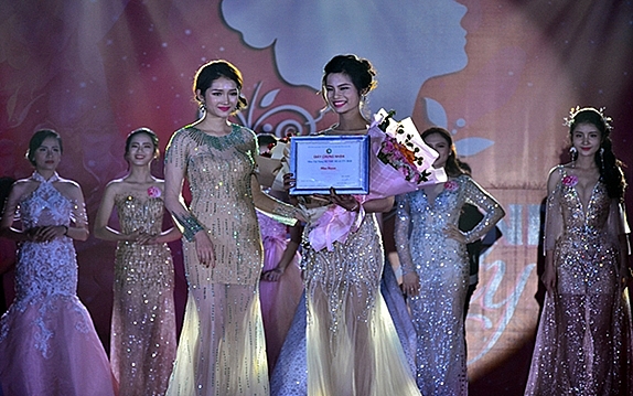 Nữ sinh Đại học TN&MT Hà Nội đăng quang “HUNRE BEAUTY 2018” nu sinh dai hoc tnmt ha noi dang quang hunre beauty 2018