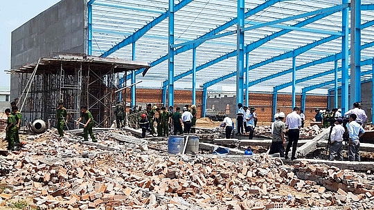 Sập tường công trình đang thi công, ít nhất 5 người tử vong sap tuong cong trinh dang thi cong it nhat 5 nguoi tu vong