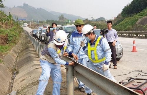 Bộ GTVT yêu cầu tổng rà soát các trường hợp phá rào chắn đường cao tốc