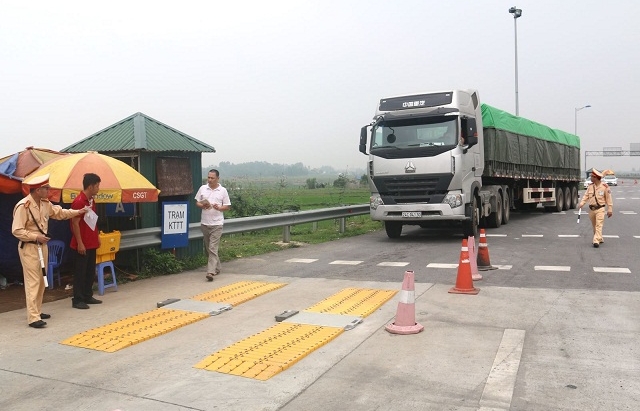 Tăng cường kiểm soát, xử lý vi phạm chở hàng quá tải trọng, quá khổ giới hạn