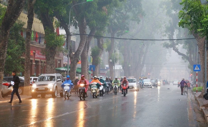 Phía Đông Bắc Bộ và Thủ đô Hà Nội ngày có mưa nhỏ, mưa phùn và sương mù; chiều tối và đêm có mưa rào và rải rác có dông