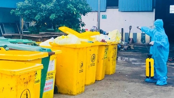 Hà Nội: Các quận, huyện phải có nơi quản lý tạm thời rác thải của F0 điều trị tại nhà