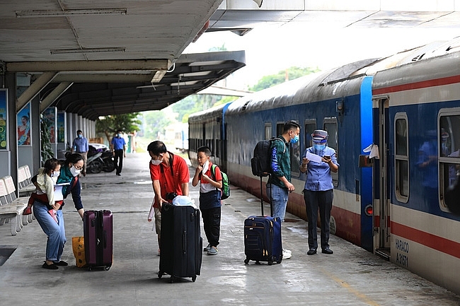 Đường sắt chạy thêm nhiều tàu khách tuyến Hà Nội - Hải Phòng dịp cuối tuần