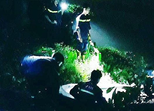 Cứu bạn gái nhảy cầu tự tử, một nam thanh niên chết đuối cuu ban gai nhay cau mot nam thanh nien chet duoi