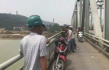hai phong co gai tre nhay cau tu tu de lai hai la thu tuyet menh