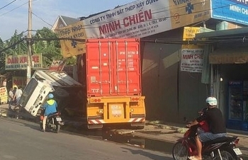 son la va cham voi xe container tai xe xe khach bien lao bi gay chan