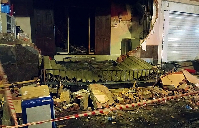 Ngôi nhà 3 tầng phát nổ rồi bốc cháy, 1 người tử vong ngoi nha 3 tang phat no roi boc chay 1 nguoi tu vong