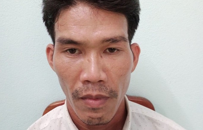 bat nam thanh nien tong thang xe may vao canh sat tai chot kiem soat dich covid 19