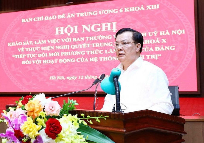 Bí thư Thành ủy Hà Nội Đinh Tiến Dũng phát biểu tại hội nghị.