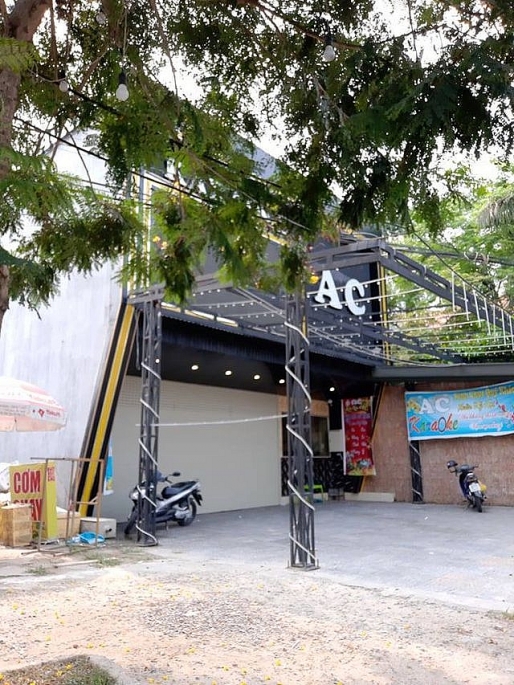 Nhóm khách bắn trọng thương 2 nhân viên quán karaoke nhom khach rut sung ban trong thuong 2 nhan vien quan karaoke