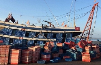 Quảng Bình: Ngạt khí trên tàu cá, 6 người thương vong
