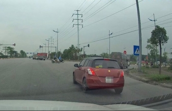 Hà Nội: Phạt tài xế ô tô vượt đèn đỏ qua tin nhắn Facebook