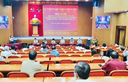 Trưởng Ban Tuyên giáo Thành ủy Bùi Huyền Mai và các ứng viên đại biểu HĐND TP Hà Nội khoá XVI tiếp xúc cử tri quận Thanh Xuân