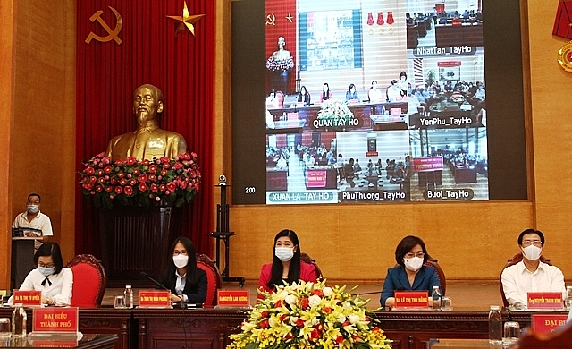 Các ứng cử viên đại biểu HĐND TP Hà Nội nhiệm kỳ 2021 - 2026 tham dự buổi tiếp xúc.