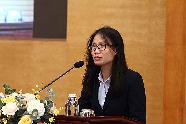  Bà Trần Thị Minh Phương - Phó Trưởng phòng Cải cách hành chính, Sở Nội vụ Hà Nội trình bày chương trình hành động.